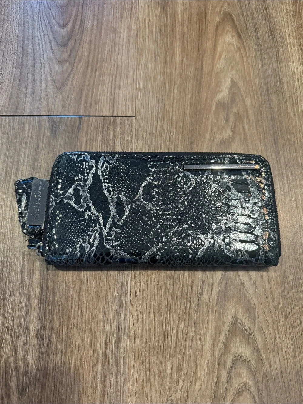 Kenneth Cole Leather Black Silver Snakeskin Print Zip Around Wallet
